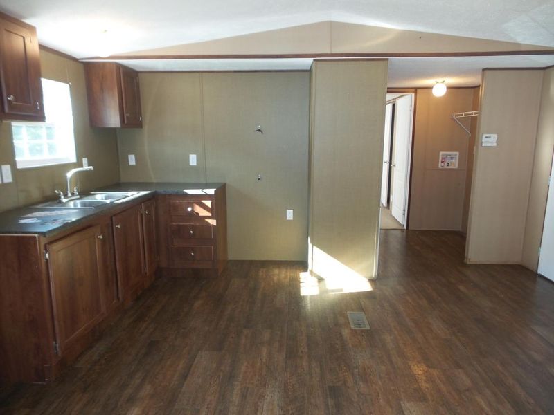 417 370, Luttrell, TN 37779
