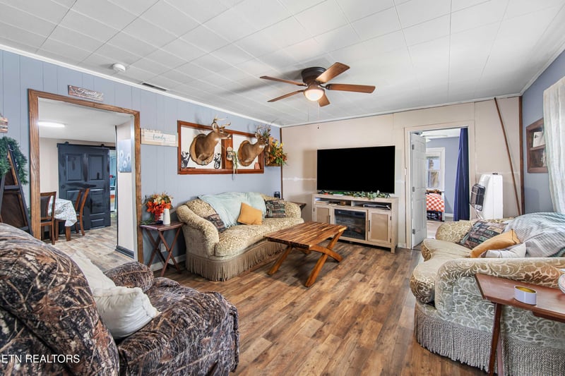 417 E 3rd St, Rocky Top, TN 37769