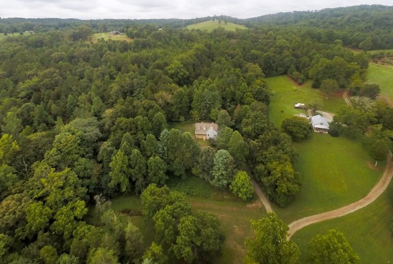 417 Eblen Cave Rd, Lenoir City, TN 37771
