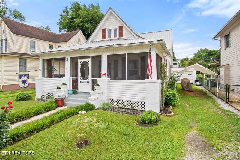 417 NE Morgan Ave, Harriman, TN 37748
