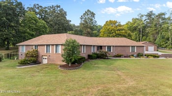 417 Raccoon Valley Rd, Powell, TN 37849