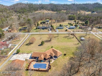 417 Raccoon Valley Rd, Powell, TN 37849