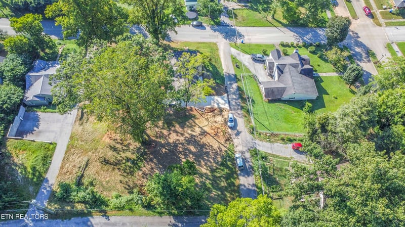 417 Sewanee St, Harriman, TN 37748