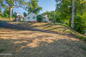 417 Sewanee St, Harriman, TN 37748