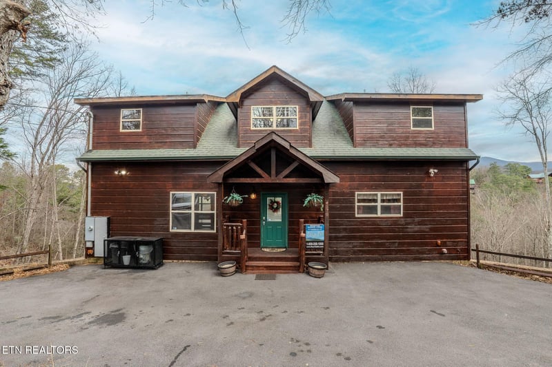 4170 Chamberlain Ln, Sevierville, TN 37862