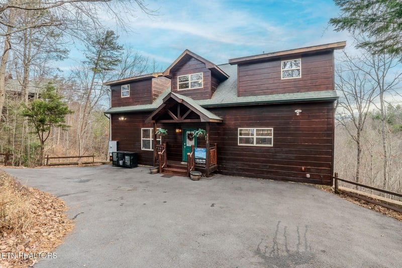 4170 Chamberlain Ln, Sevierville, TN 37862