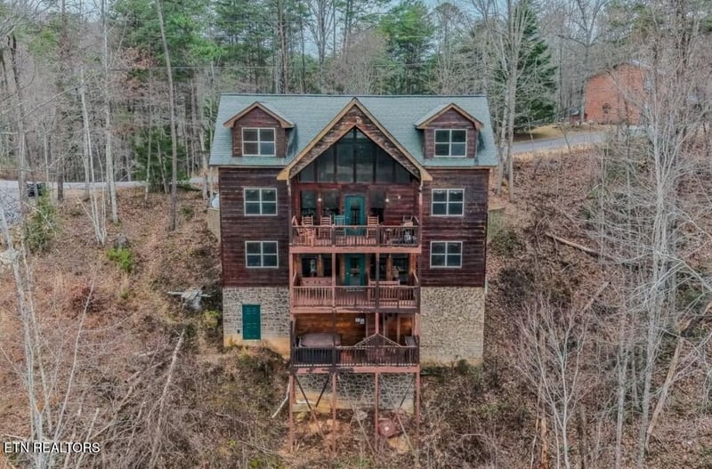 4170 Chamberlain Ln, Sevierville, TN 37862