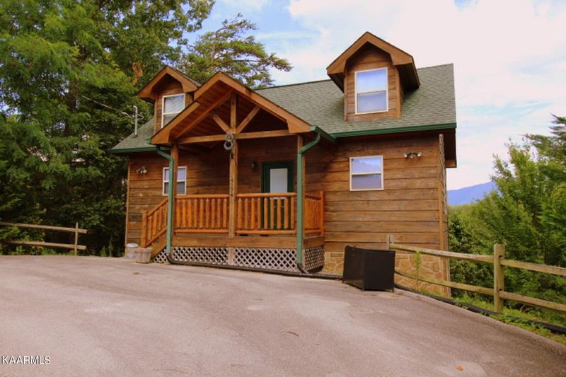 4176 Chamberlain Ln, Sevierville, TN 37862