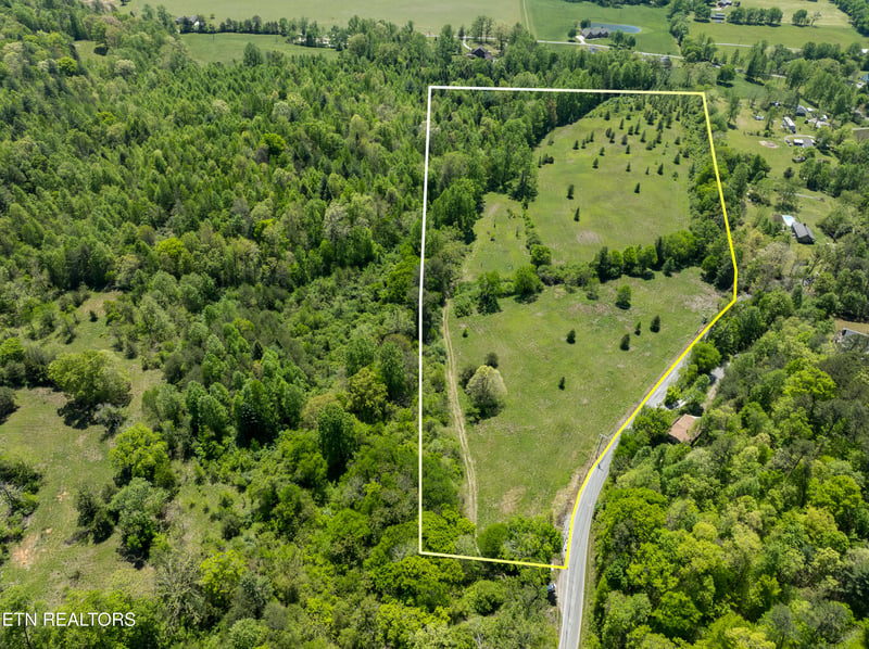 418 E Millers Cove Rd, Walland, TN 37886