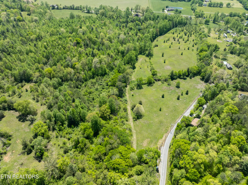 418 E Millers Cove Rd, Walland, TN 37886