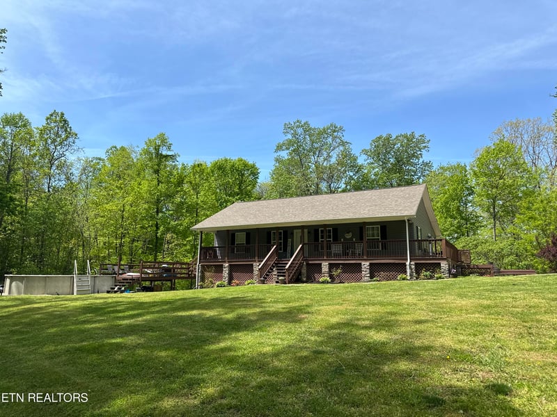 418 Easterly Cir, Rocky Top, TN 37769