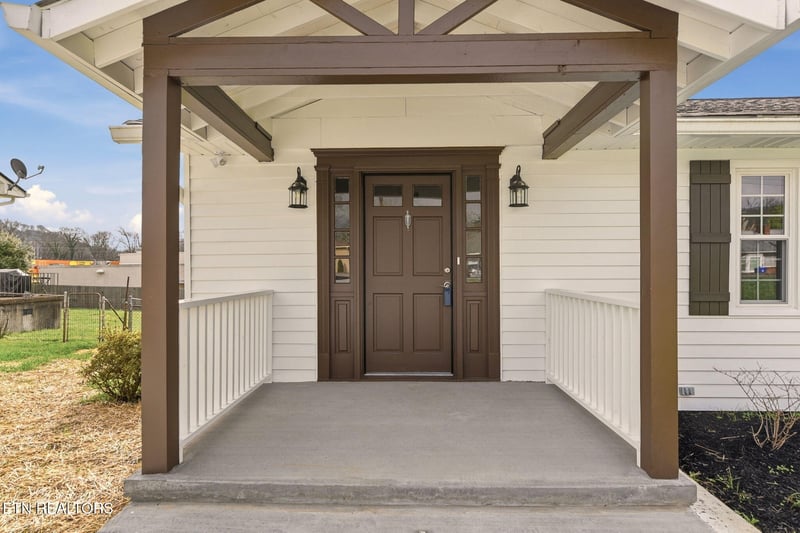 418 Highland Dr, Clinton, TN 37716