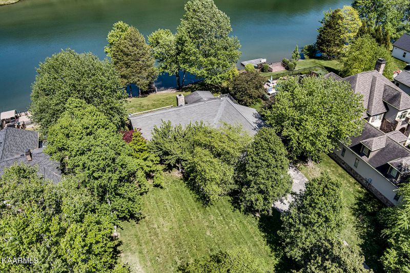 418 Mariner Point Dr, Clinton, TN 37716