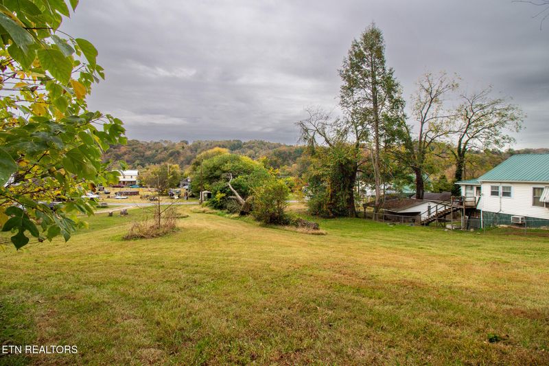 418 Sewanee St, Harriman, TN 37748