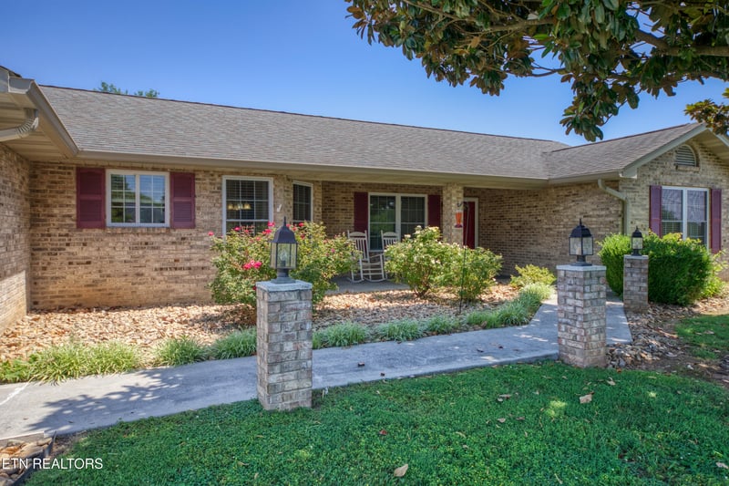 418 Woods View Cir, Kodak, TN 37764