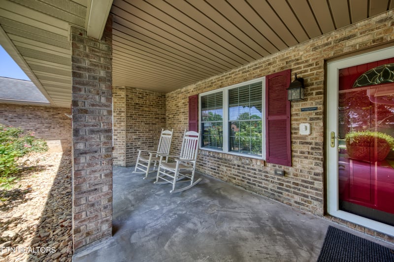 418 Woods View Cir, Kodak, TN 37764