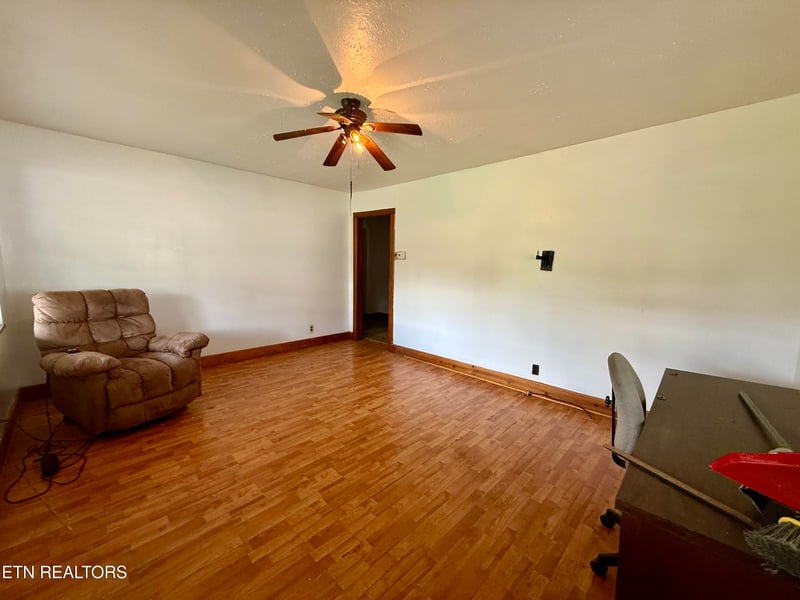 419 Carlock Ave, Harriman, TN 37748