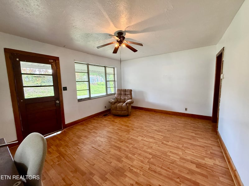 419 Carlock Ave, Harriman, TN 37748