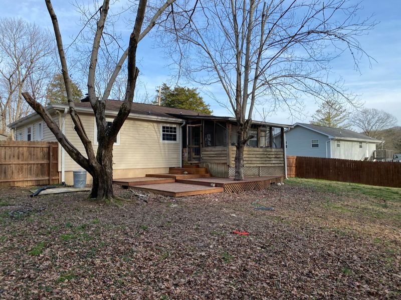 419 Hoye St, Clinton, TN 37716