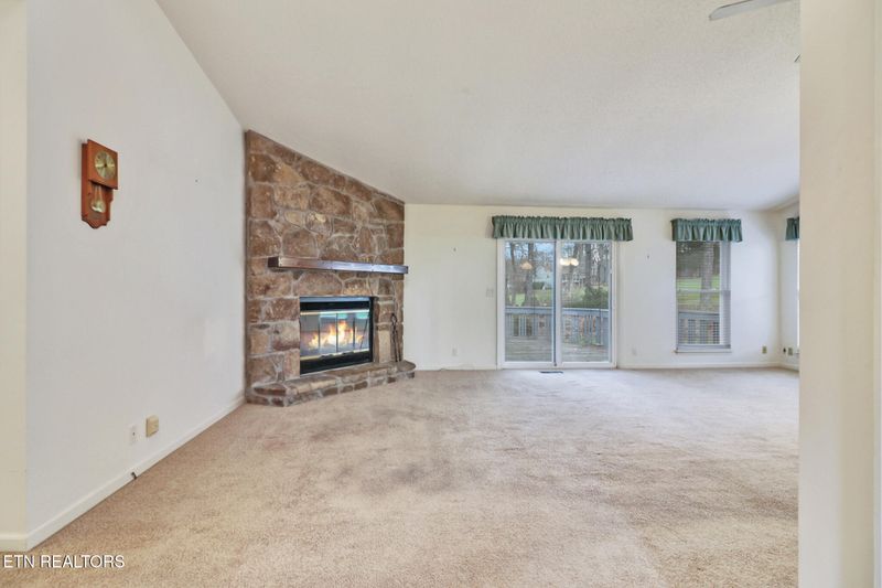 419 Lakeview Dr, Fairfield Glade, TN 38558