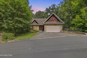 419 Maggie Mack Ln, Sevierville, TN 37862