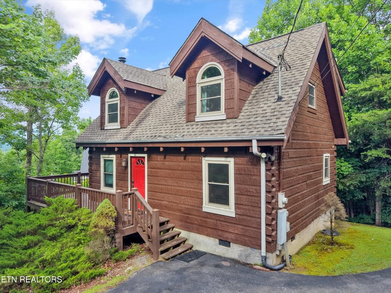 419 Matterhorn Dr, Gatlinburg, TN 37738