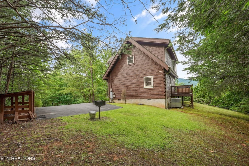 419 Matterhorn Dr, Gatlinburg, TN 37738