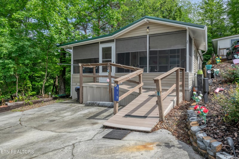 419 Mountain Thrush Dr, Townsend, TN 37882