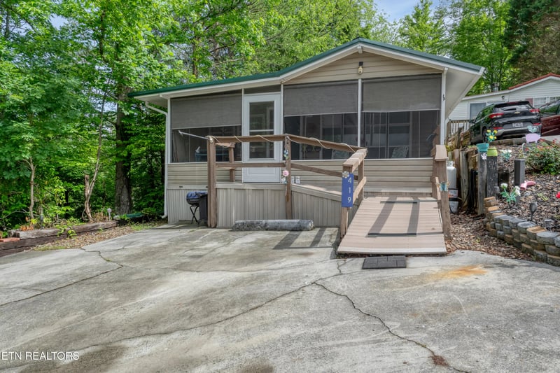 419 Mountain Thrush Dr, Townsend, TN 37882