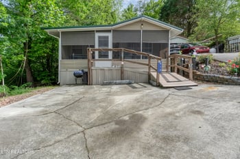 419 Mountain Thrush Dr, Townsend, TN 37882