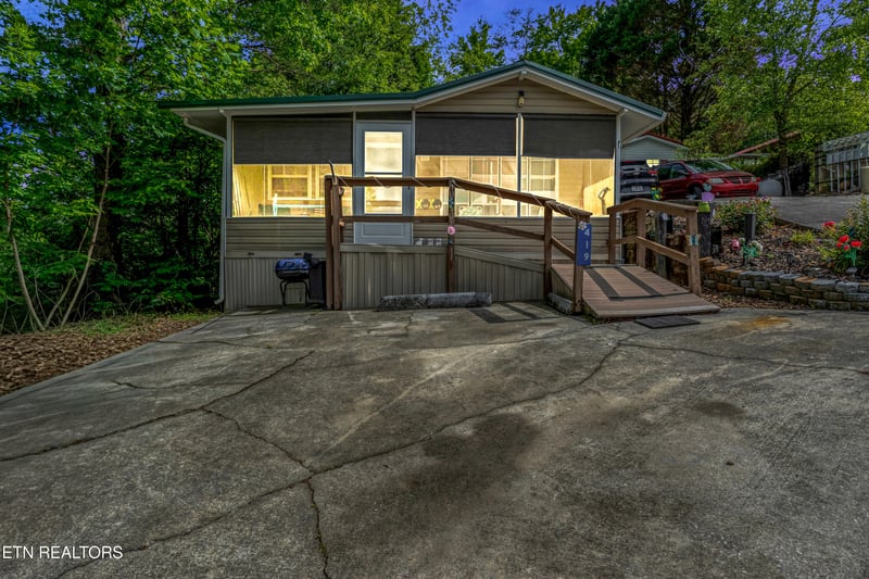 419 Mountain Thrush Dr, Townsend, TN 37882