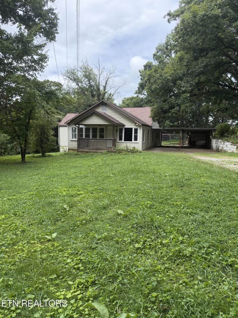 419 S Burchfield Ln, Maryville, TN 37803