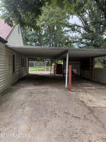 419 S Burchfield Ln, Maryville, TN 37803