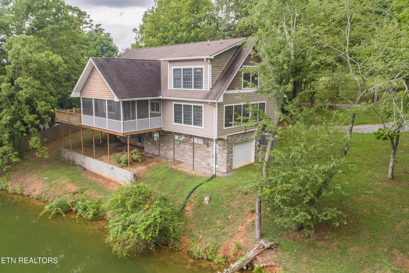 4193 Parris Dr, Lenoir City, TN 37772