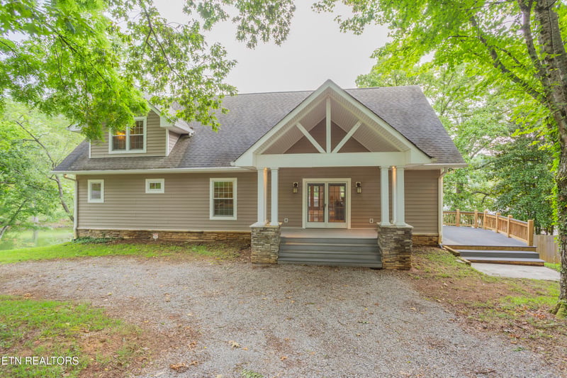 4193 Parris Dr, Lenoir City, TN 37772