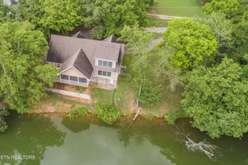 4193 Parris Dr, Lenoir City, TN 37772