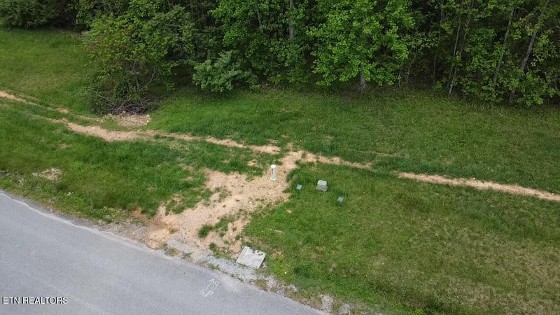 42 Old Hearth Dr, Lafollette, TN 37766