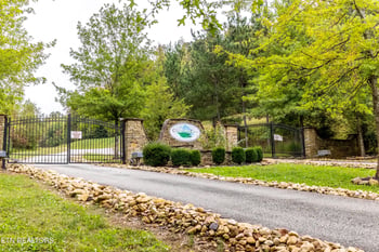 42 Old Hearth Dr, Lafollette, TN 37766