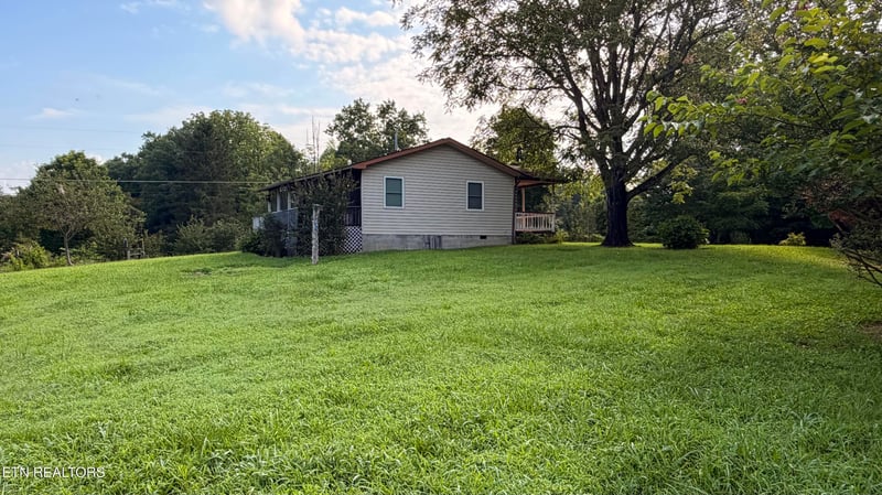 420 Black Oak Rd, Oneida, TN 37841