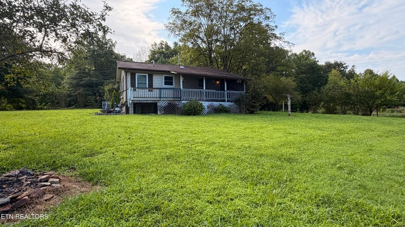 420 Black Oak Rd, Oneida, TN 37841