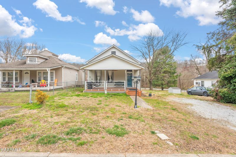 420 Clifty St, Harriman, TN 37748