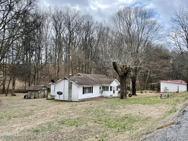 420 County Rd 401, Madisonville, TN 37354