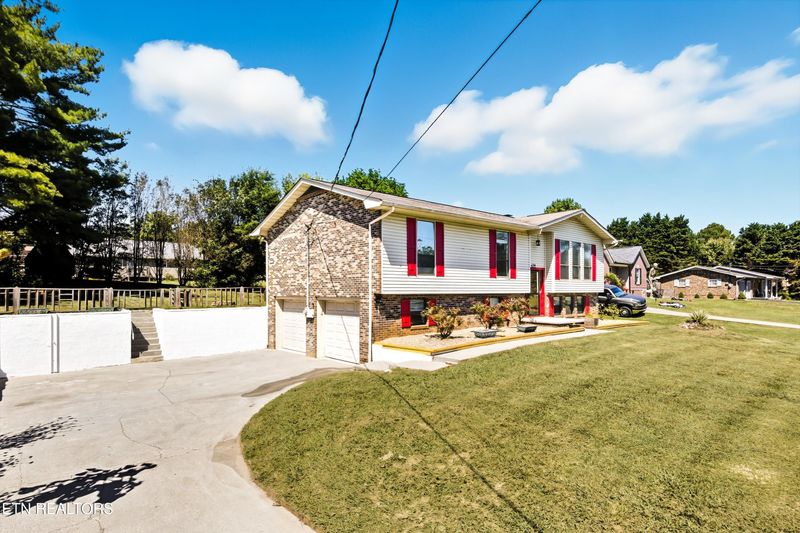 420 First St, Seymour, TN 37865