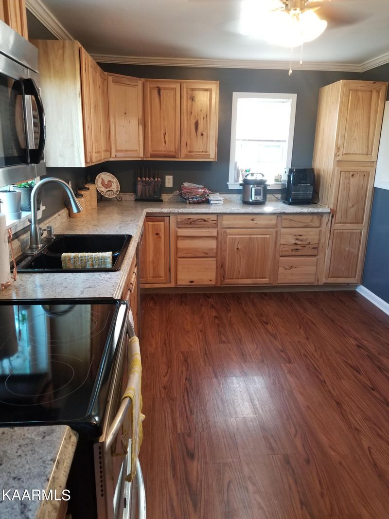 420 Maple St, Harriman, TN 37748
