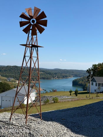 420 Mariner Point Rd, Lafollette, TN 37766