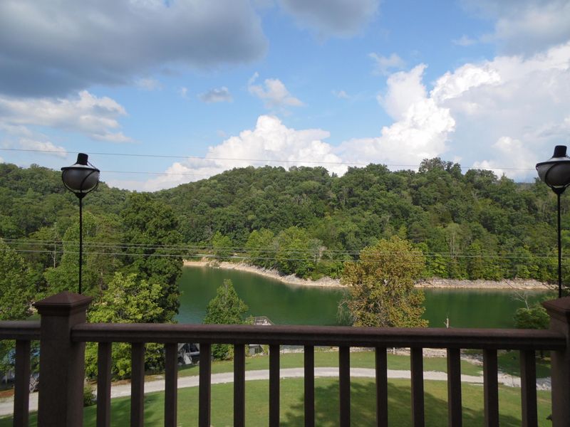 420 Perry Smith Ln, Caryville, TN 37714