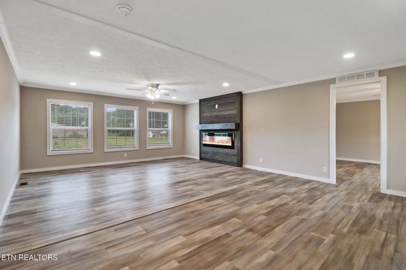 420 Southern Ln, Oneida, TN 37841