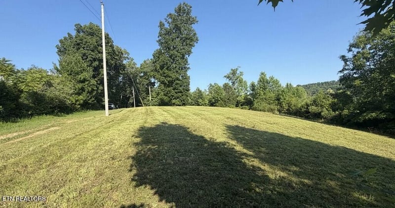 420 Walker Rd, Sharps Chapel, TN 37866