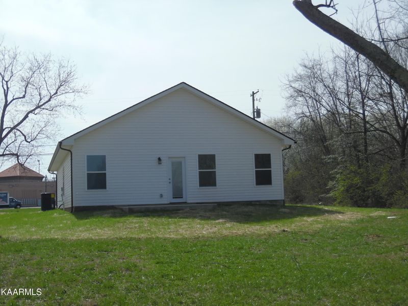 4201 NW Roaming Rd, Knoxville, TN 37912