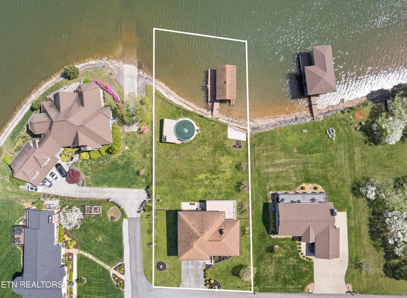 4202 Brooksview Rd, Lenoir City, TN 37772